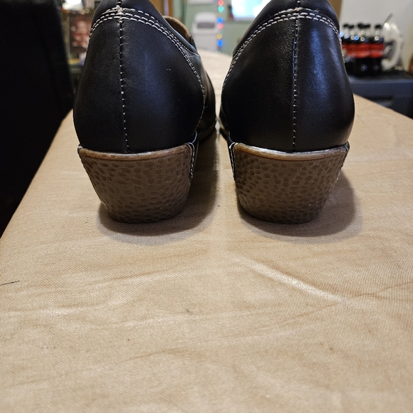 L'Artiste by Spring Step Agacia Black Slip-On Shoe women's 8.5, sunburst design - Picture 4 of 10